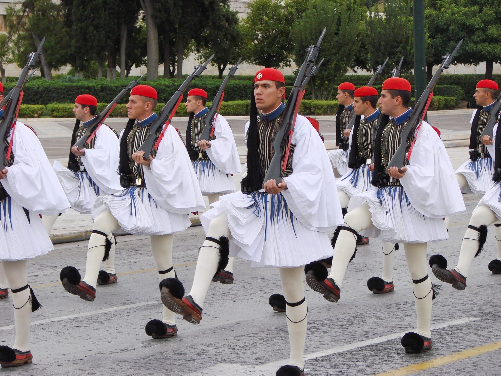 Evzones_at_Changing_of_the_Guard_Syntagma_Square_Athens scaled